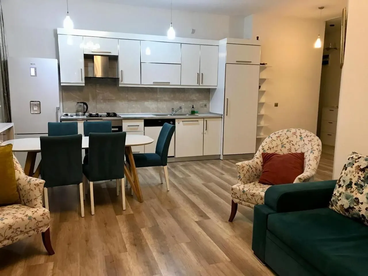 Apartment For Rent In Green Budapest ティビリシ